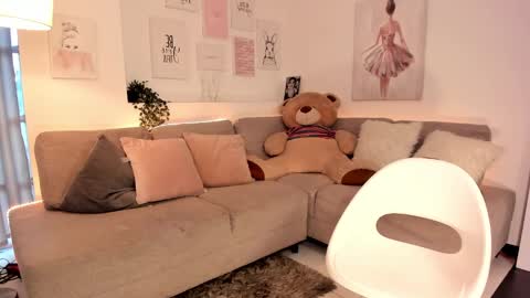 Snapshot of nicolle_foxy chatting on March 6, 8:16 pm Nicolle online show from March 6, 8:16 pm