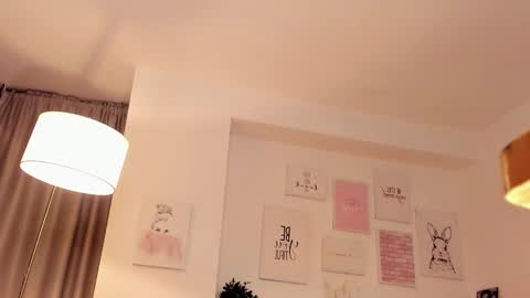 Snapshot of nicolle_foxy chatting on March 12, 2:09 am Nicolle online show from March 12, 2:09 am