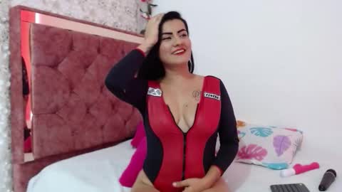 Snapshot of nicolle_gomes chatting on September 10, 5:24 pm nicolle gomes online show from September 10, 5:24 pm