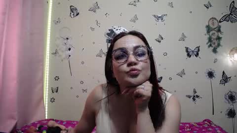 Snapshot of nicolle_sky chatting on November 1, 3:25 pm nicolle_sky online show from November 1, 3:25 pm