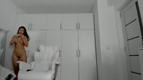 Snapshot of nicolledelight chatting on November 28, 5:43 am Nicolle online show from November 28, 5:43 am