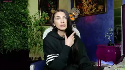 Snapshot of nicollepalmer chatting on November 19, 1:33 pm Nicolle online show from November 19, 1:33 pm