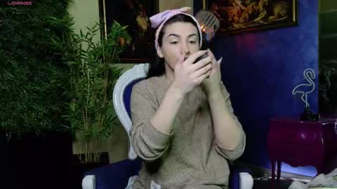 Snapshot of nicollepalmer chatting on November 22, 11:09 am Nicolle online show from November 22, 11:09 am