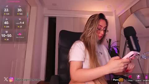 Snapshot of nicollet_ chatting on September 20, 1:50 am Nicollet online show from September 20, 1:50 am