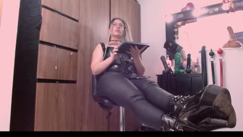 nicolmiss online show from May 15, 10:50 pm