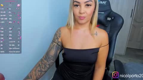 Snapshot of nicolporto chatting on November 17, 5:30 pm Nicol online show from November 17, 5:30 pm