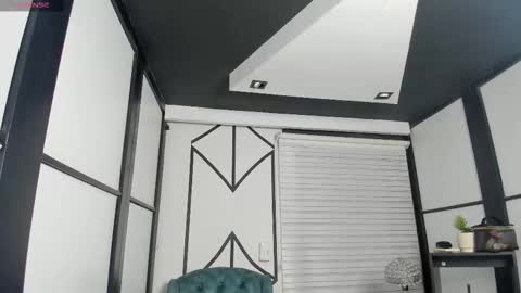 NicolRoss online show from December 4, 10:07 pm