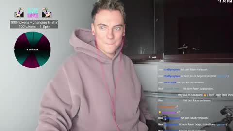 Snapshot of nicoslowmoo chatting on November 14, 10:40 pm NicoSlowmoo online show from November 14, 10:40 pm