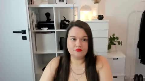 Holly online show from February 25, 7:07 am