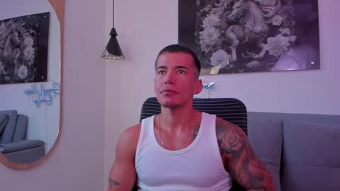 Snapshot of niickcooper chatting on December 8, 10:47 pm Niick online show from December 8, 10:47 pm