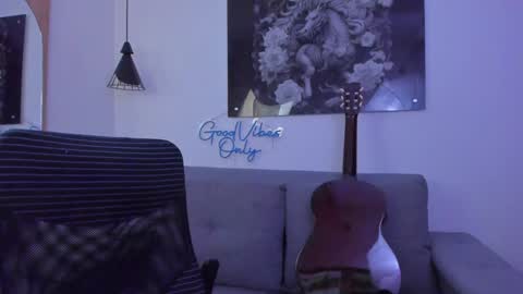 Snapshot of niickcooper chatting on December 12, 3:54 am Niick online show from December 12, 3:54 am