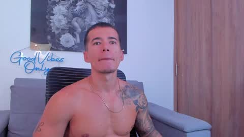 Snapshot of niickcooper chatting on December 14, 7:46 pm Niick online show from December 14, 7:46 pm