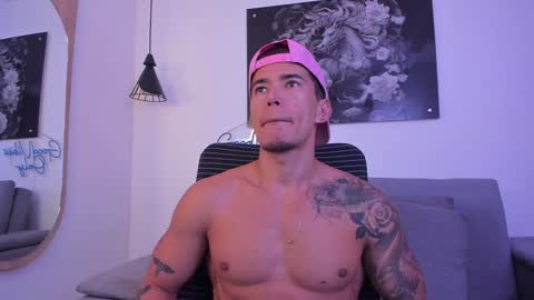 Snapshot of niickcooper chatting on December 25, 10:16 pm Niick online show from December 25, 10:16 pm