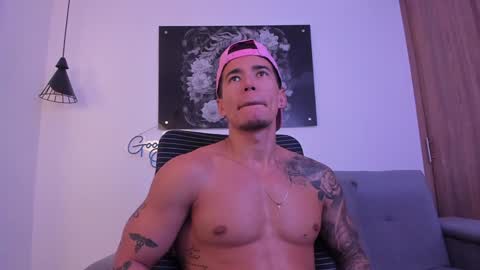 Snapshot of niickcooper chatting on December 26, 1:18 am Niick online show from December 26, 1:18 am