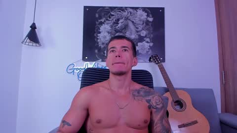 Snapshot of niickcooper chatting on February 1, 5:18 am Niick online show from February 1, 5:18 am