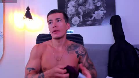 Snapshot of niickcooper chatting on March 1, 11:26 pm Niick online show from March 1, 11:26 pm