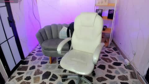 Anni online show from September 25, 1:15 pm