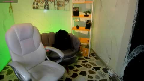 Anni online show from October 17, 9:28 pm