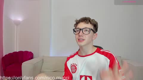 Snapshot of niico_18 chatting on December 30, 2:08 pm Nicolas Mucci online show from December 30, 2:08 pm