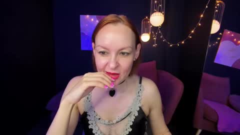Snapshot of nika_gentle chatting on February 9, 8:33 am Nika online show from February 9, 8:33 am
