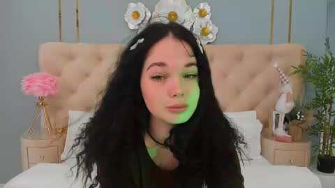 Snapshot of nikaflowers chatting on December 9, 6:34 am Nika online show from December 9, 6:34 am