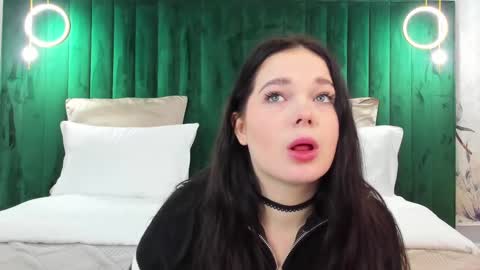 Snapshot of nikaflowers chatting on January 23, 8:25 am Nika online show from January 23, 8:25 am