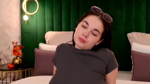 Snapshot of nikaflowers chatting on October 8, 2:53 am Nika online show from October 8, 2:53 am