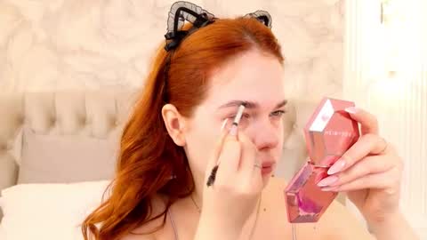 Snapshot of nikaflowers chatting on November 11, 2:44 am Nika online show from November 11, 2:44 am