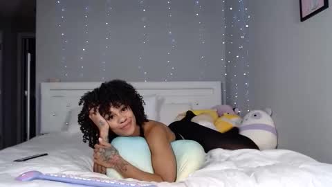 Snapshot of nikayasworld chatting on October 28, 1:20 am nikayasworld online show from October 28, 1:20 am