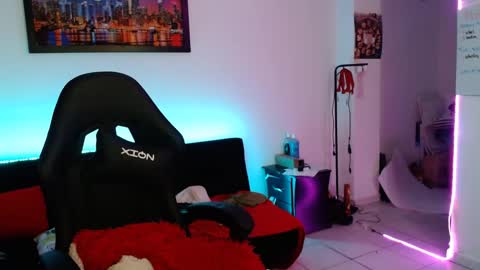 Snapshot of niki_1998 chatting on November 4, 9:58 pm Natalia online show from November 4, 9:58 pm