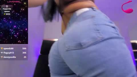 Snapshot of nikibryce_ chatting on January 28, 5:24 pm Niki online show from January 28, 5:24 pm