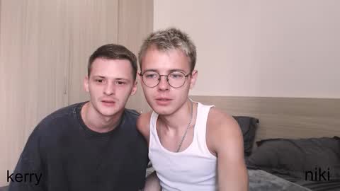 Snapshot of nikikerry_cum_ chatting on October 1, 4:07 am nikikerry_cum_ online show from October 1, 4:07 am