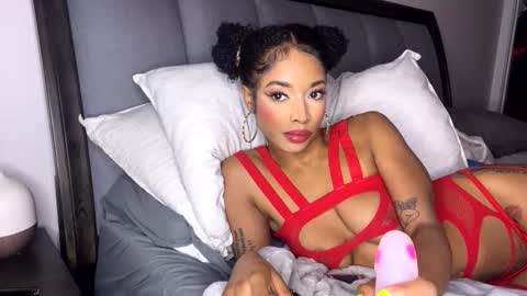 Snapshot of nikitalove104 chatting on October 5, 8:29 pm nikitalove104 online show from October 5, 8:29 pm