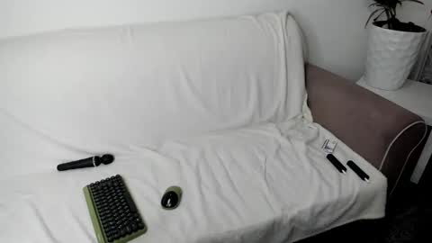 Snapshot of nikki000cool chatting on December 16, 6:27 pm Veronika online show from December 16, 6:27 pm