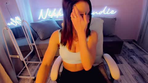 Snapshot of nikki_blondiee chatting on January 3, 7:16 am nikki_blondiee online show from January 3, 7:16 am