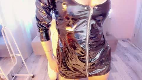 Snapshot of nikki_blondiee chatting on January 9, 8:55 am nikki_blondiee online show from January 9, 8:55 am