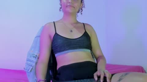 Snapshot of nikki_uwu chatting on April 26, 7:33 pm nikki_uwu online show from April 26, 7:33 pm