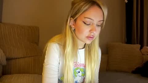 Snapshot of nikki_whatever chatting on December 28, 6:40 pm nicolette online show from December 28, 6:40 pm