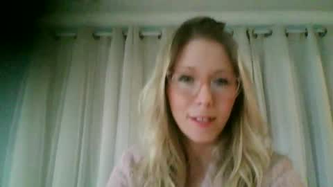 nikkib653466 online show from January 7, 3:03 pm