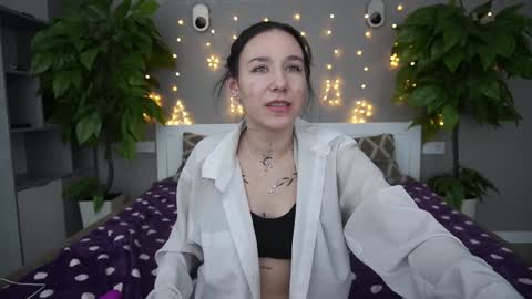 Snapshot of nikkigoldx chatting on February 1, 7:23 pm Nikki online show from February 1, 7:23 pm