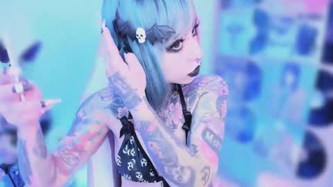 Snapshot of nikkiramone chatting on November 1, 1:18 am Nikki Ramone online show from November 1, 1:18 am