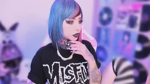 Snapshot of nikkiramone chatting on November 10, 10:31 pm Nikki Ramone online show from November 10, 10:31 pm