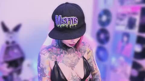 Snapshot of nikkiramone chatting on November 13, 10:08 pm Nikki Ramone online show from November 13, 10:08 pm