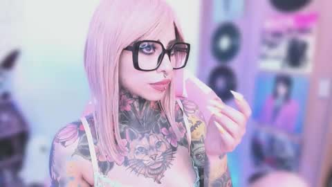 Snapshot of nikkiramone chatting on January 5, 5:27 pm Nikki Ramone online show from January 5, 5:27 pm