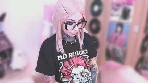 Snapshot of nikkiramone chatting on January 7, 11:34 am Nikki Ramone online show from January 7, 11:34 am