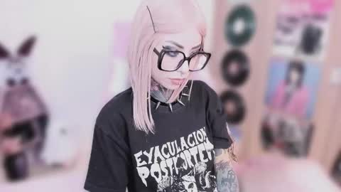 Snapshot of nikkiramone chatting on January 12, 11:26 am Nikki Ramone online show from January 12, 11:26 am