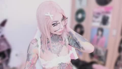 Snapshot of nikkiramone chatting on January 13, 11:04 am Nikki Ramone online show from January 13, 11:04 am