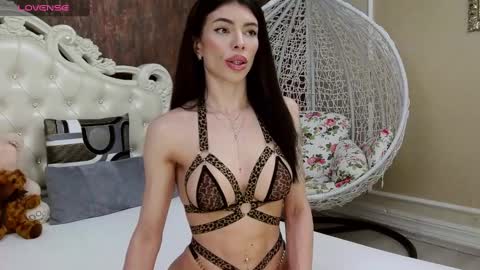 Snapshot of nikkirushxx chatting on January 22, 10:50 am Nikky online show from January 22, 10:50 am