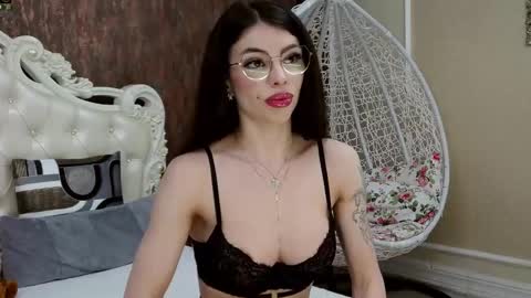 Snapshot of nikkirushxx chatting on February 17, 7:15 am Nikky online show from February 17, 7:15 am