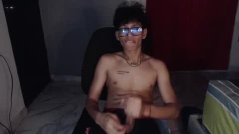 Snapshot of niklaus_wolf chatting on October 3, 1:46 am niklaus_wolf online show from October 3, 1:46 am